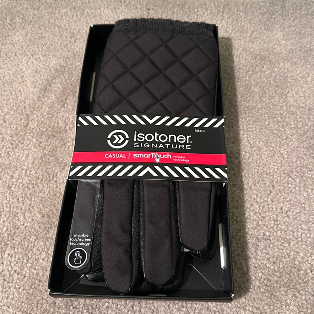 New with tags isotoner signature  mans gloves